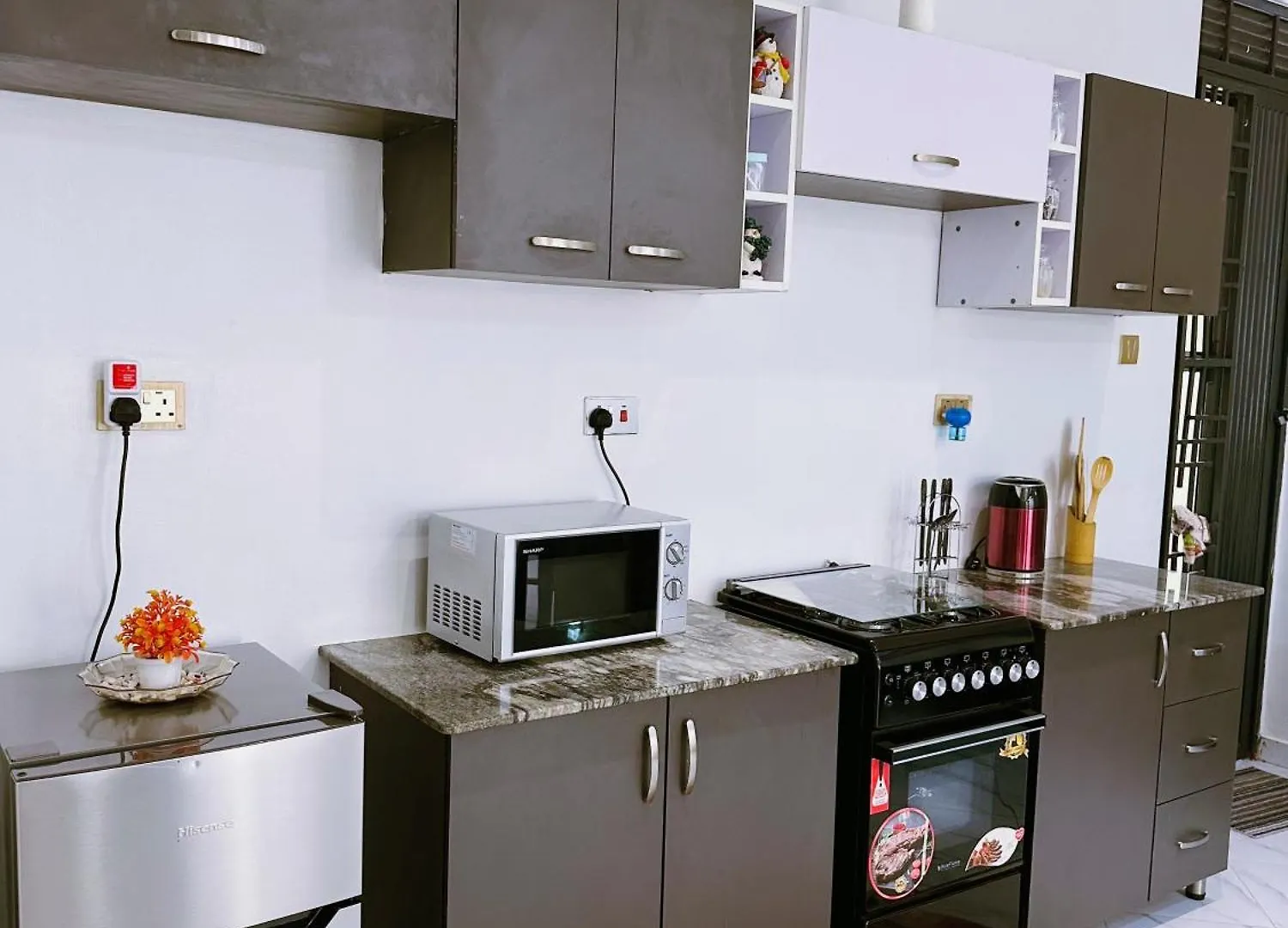 アパート Izana Homes Kampala Condo ウガンダ