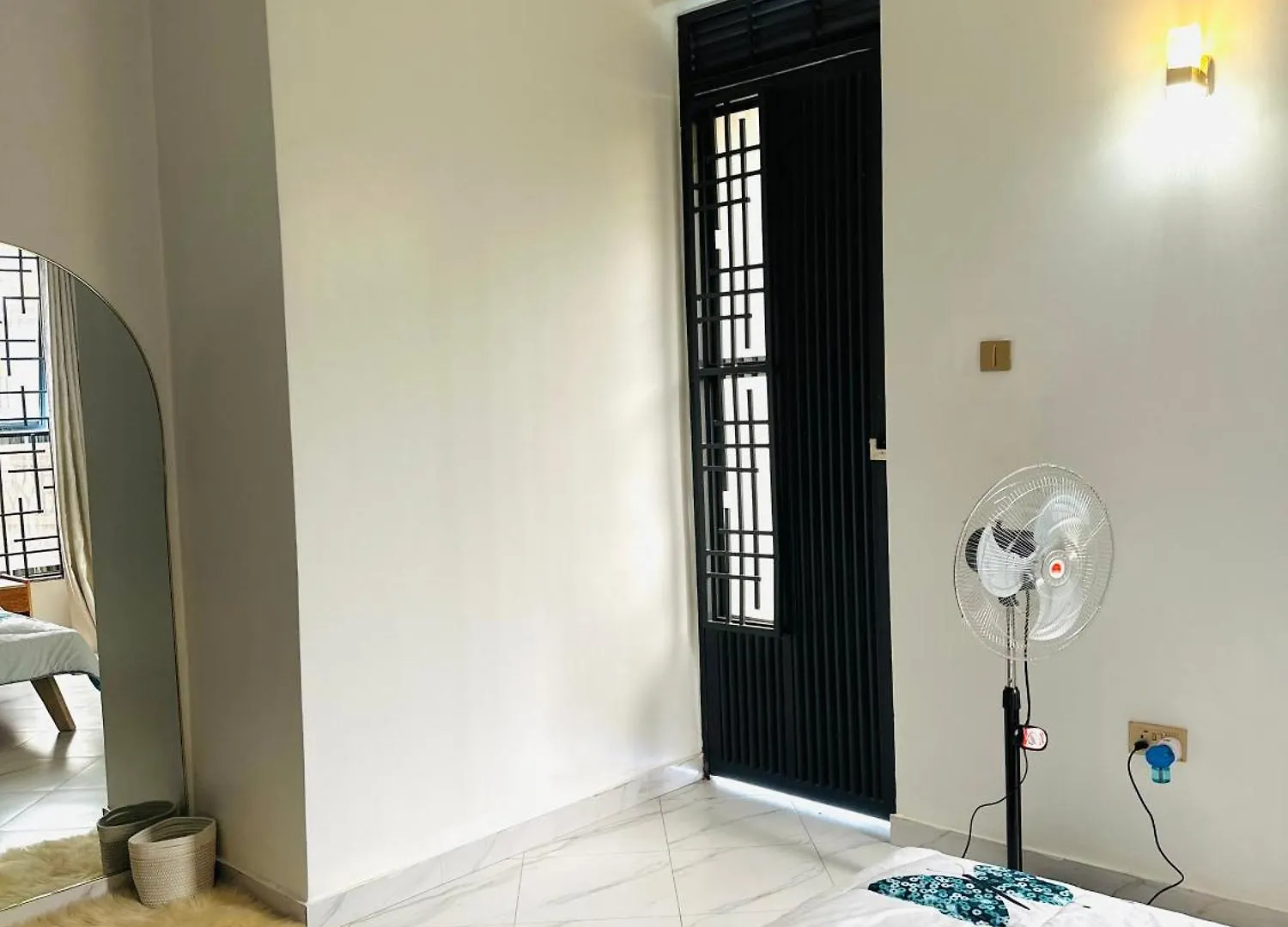 Izana Homes Kampala Condo アパート